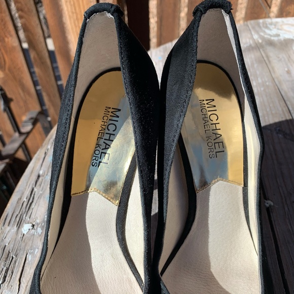 INVENTORY LIQUIDATION SALE! Michael Kors Black Suede Platform Pumps Size 7 - Picture 6 of 12